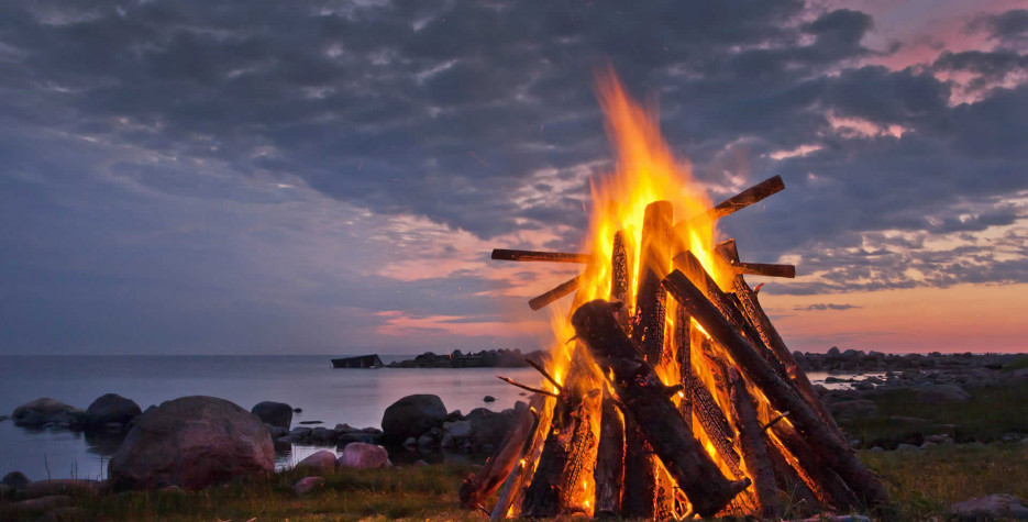 Find out the dates, history and traditions of Kupala Night.